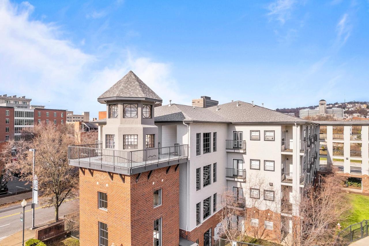 Frontdesk Bracken House Apts North Shore Pittsburgh Exterior photo